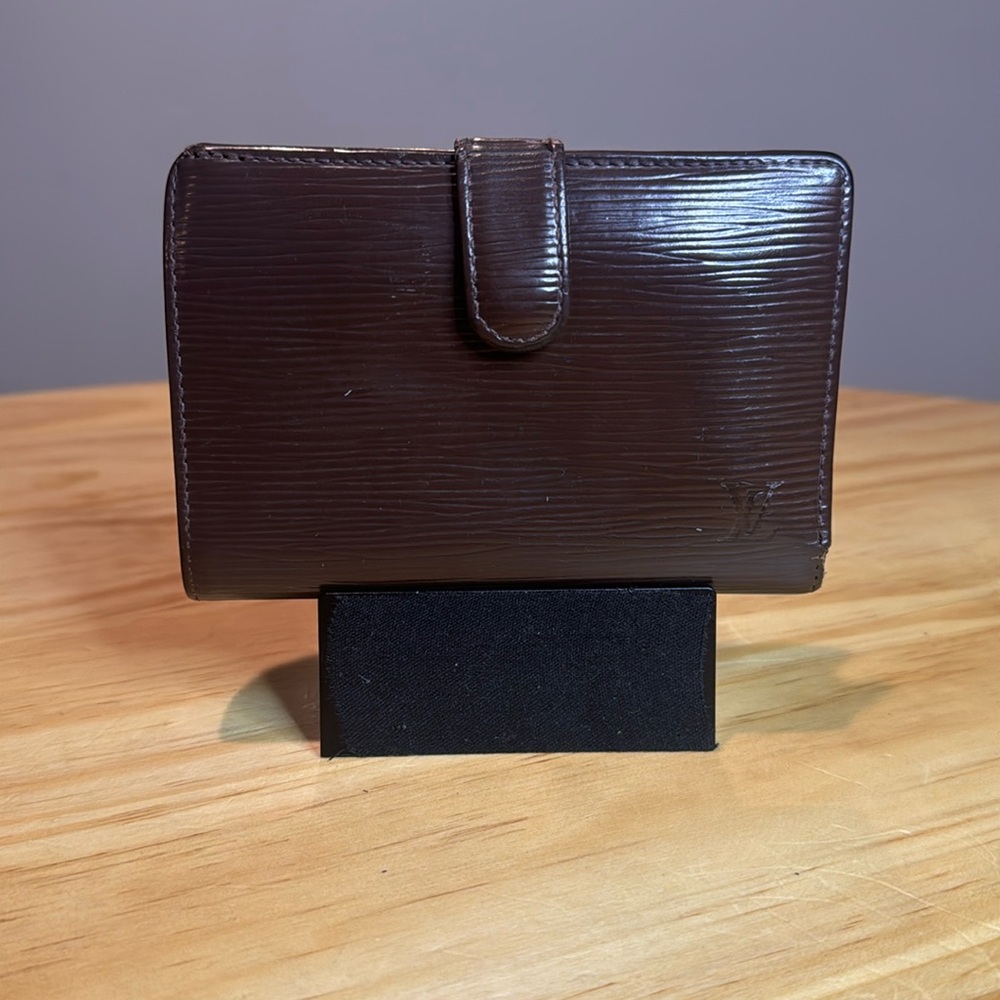 AUTHENTIC Louis Vuitton Brown Epi Kiss Lock Compact Wallet